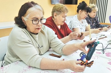 Наденем брошь Победы