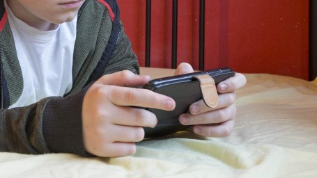 Вербовка в Сети: российским школьникам предлагают совершать теракты за деньги