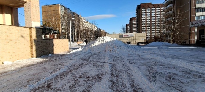 Продолжается очистка городских улиц от снега Продолжается очистка городских улиц от снега