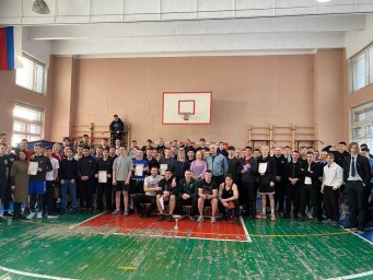 Соревнования по перетягиванию каната