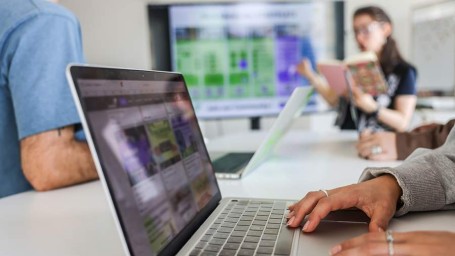 23 октября — День работников рекламы в России: история, традиции, поздравления