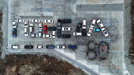 ​"ПОБЕДА" из автомобилей: Тында отметила 80-летие Победы автопробегом