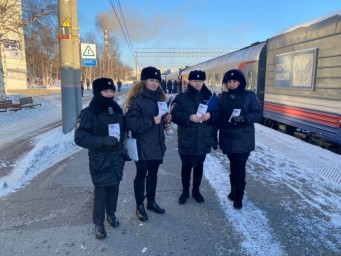 Тындинские транспортные полицейские провели «День профилактики» на железнодорожном вокзале