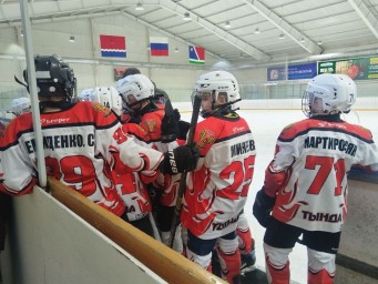 Хоккейные баталии в Благовещенске: Кубок Федераций стартовал