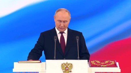Путин принес присягу на церемонии инаугурации в Кремле и вступил в должность президента