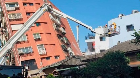 На Тайване один человек погиб и не менее 50 пострадали после землетрясений
