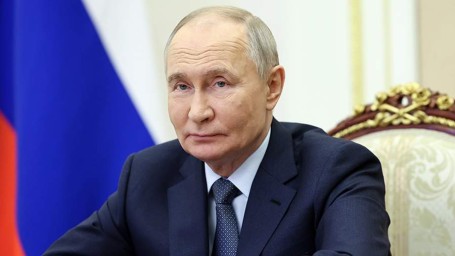 Путин поздравил россиянок с Международным женским днем