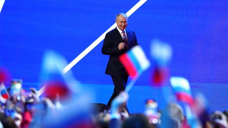 Продвижение первых: Путин открыл современные кампусы и встретился с молодежью