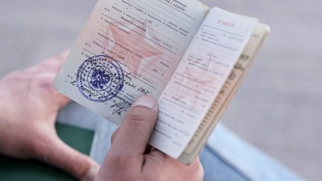 Путин подписал закон об индексации военных пенсий