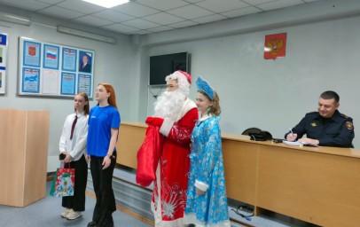 Тындинские школьники поблагодарили полицейских за работу в период новогодних и рождественских праздн