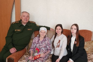 Тында: Ветераны получили поздравления и цветы ко Дню Победы.