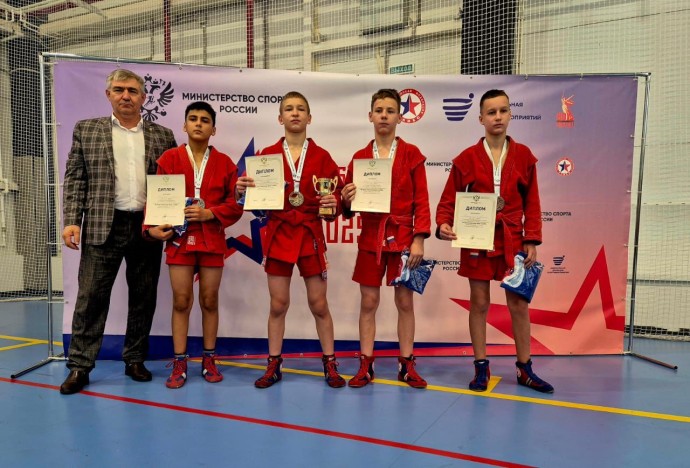 Юные самбисты определили сильнейших в Благовещенске Юные самбисты определили сильнейших в Благовещенске