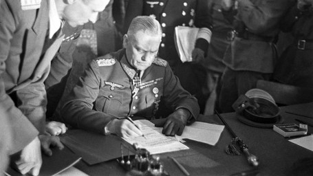 Подписан Акт о капитуляции Германии
