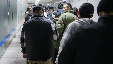 Путин обязал нелегальных мигрантов покинуть РФ или урегулировать статус до 30 апреля