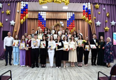 ​Сегодня в гимназии № 2 прошло торжественное чествование выпускников-медалистов