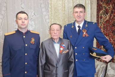 Поздравление ветерана ВОВ Николая Козлова с Днем Победы в Тынде