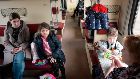 В России ввели скидку 50% на билеты в поезда дальнего следования для детей до 18 лет