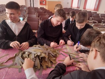 Патриотическая акция ,, Плетение сети солдату "