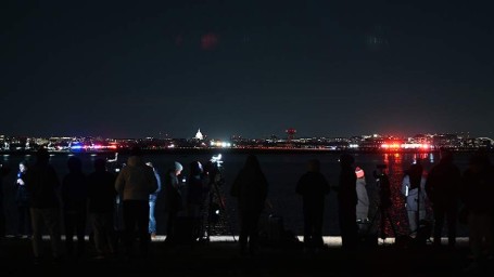Крушение самолета возле аэропорта Вашингтона. Что известно к этому часу