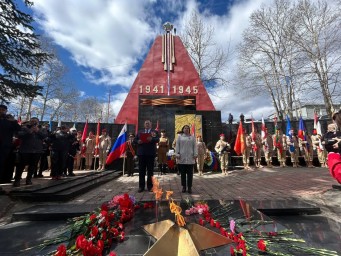 «Вахта Памяти» в городе Тында у памятника землякам – Тындинцам, погибшим в годы ВОВ