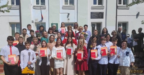 Торжественное вручение свидетельств об окончании ДМШ