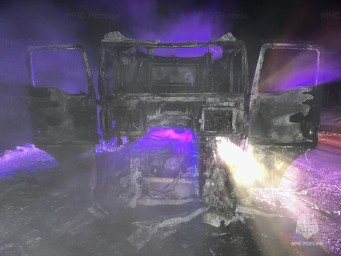 На трассе в Тындинском муниципальном округе горел автомобиль