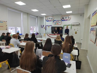 Тындинские транспортные полицейские провели профилактические беседы для школьников