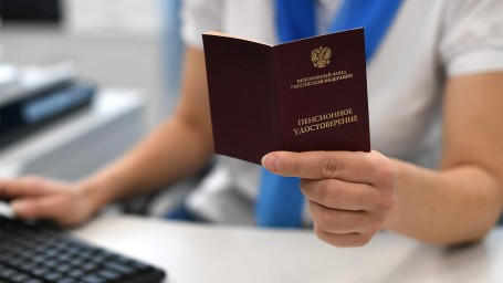 Социальная пенсия в 2025 году: кому и на сколько повысят