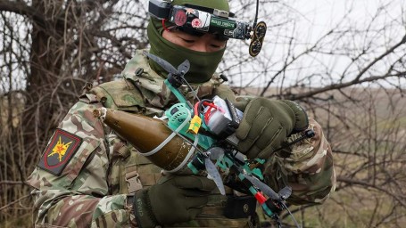 Минобороны России рассказало о подвигах бойцов ВС РФ в зоне спецоперации