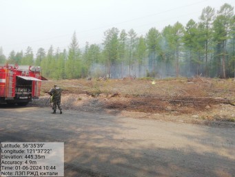 В районе п. Юктали Тындинского округа продолжается тушение пожара