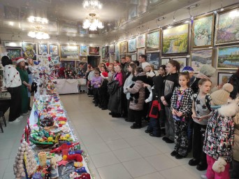 В художественной школе прошла замечательная ярмарка