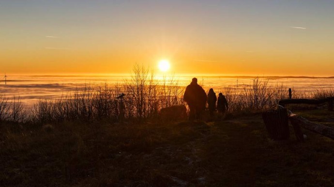 Зимнее солнцестояние: дата в 2025 году, смысл события и традиции проведения Зимнее солнцестояние: дата в 2025 году, смысл события и традиции проведения