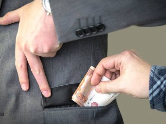 Бывший руководитель Тындинской дистанции пути осужден за получение взятки и мошенничество