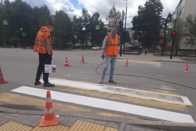 Обновляется дорожная разметка на центральной улице города
