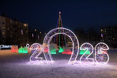 Главная площадь 25-летия БАМа в Тынде: Новогоднее волшебство зажглось яркими огнями!