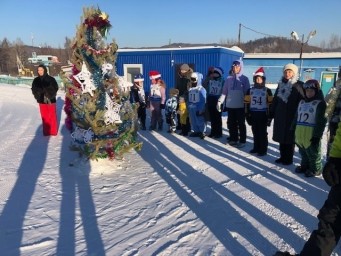 &laquo;Усть-Коралл&raquo; встречает Новый год: яркий костюмированный спуск