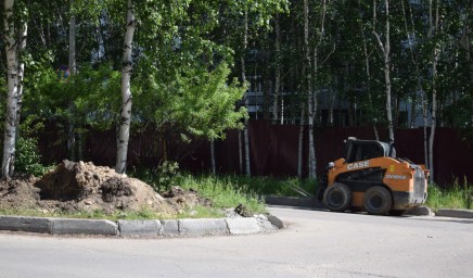 Активно продолжаются работы по благоустройству улицы Школьной
