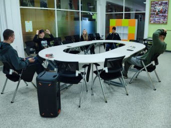 "Твой ход" в "Гармонии": играем в Мафию!