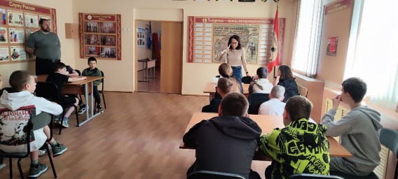 Женская Гвардия учит детей оказывать первую помощь