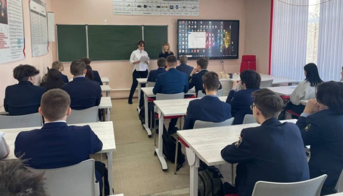 В Тынде транспортные полицейские провели цикл бесед для школьников о безопасности на железной дороге