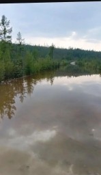 В Тындинском округе из-за выхода воды на проезжую часть ограничено движение транспорта к селу Ларба