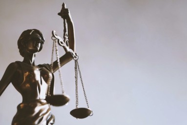 Тында: директор турфирмы подозревается в 33 эпизодах мошенничества