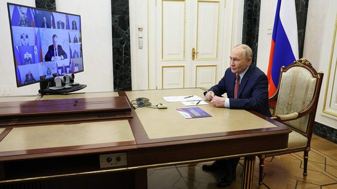 Путин провел совещание по развитию Донбасса и Новороссии. Главное Путин провел совещание по развитию Донбасса и Новороссии. Главное