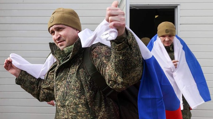 Россия и Украина провели обмен пленными по формуле 300 на 300 Россия и Украина провели обмен пленными по формуле 300 на 300