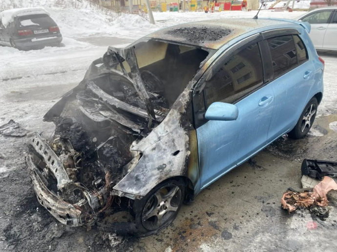 В Тынде на улице Новой произошел пожар автомобиля В Тынде на улице Новой произошел пожар автомобиля