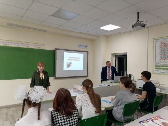 Безопасность на железной дороге: Классный час в Олекме