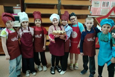 Ароматное утро в Моготе: "Молодые ножи" угощают свежей выпечкой