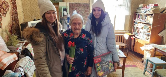 8 марта: уважение и тепло для женщин, ковавшим победу