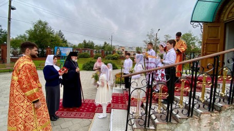 ​Архиепископ Лукиан совершил праздничную Литургию в Тынде в день Изнесения Креста Господня