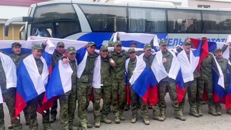 Россия вернула группу военнослужащих из украинского плена